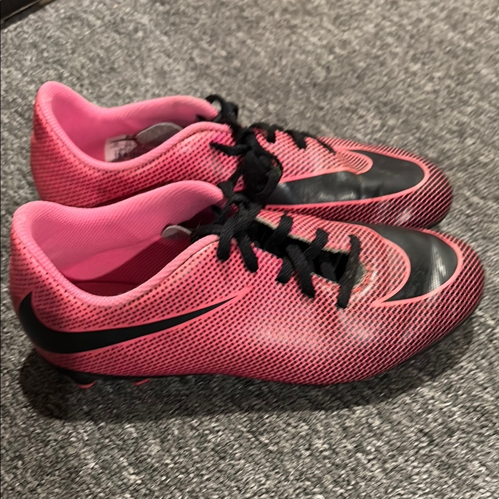 Nike 6Y big kid Soccer Cleats - Pink and Black
